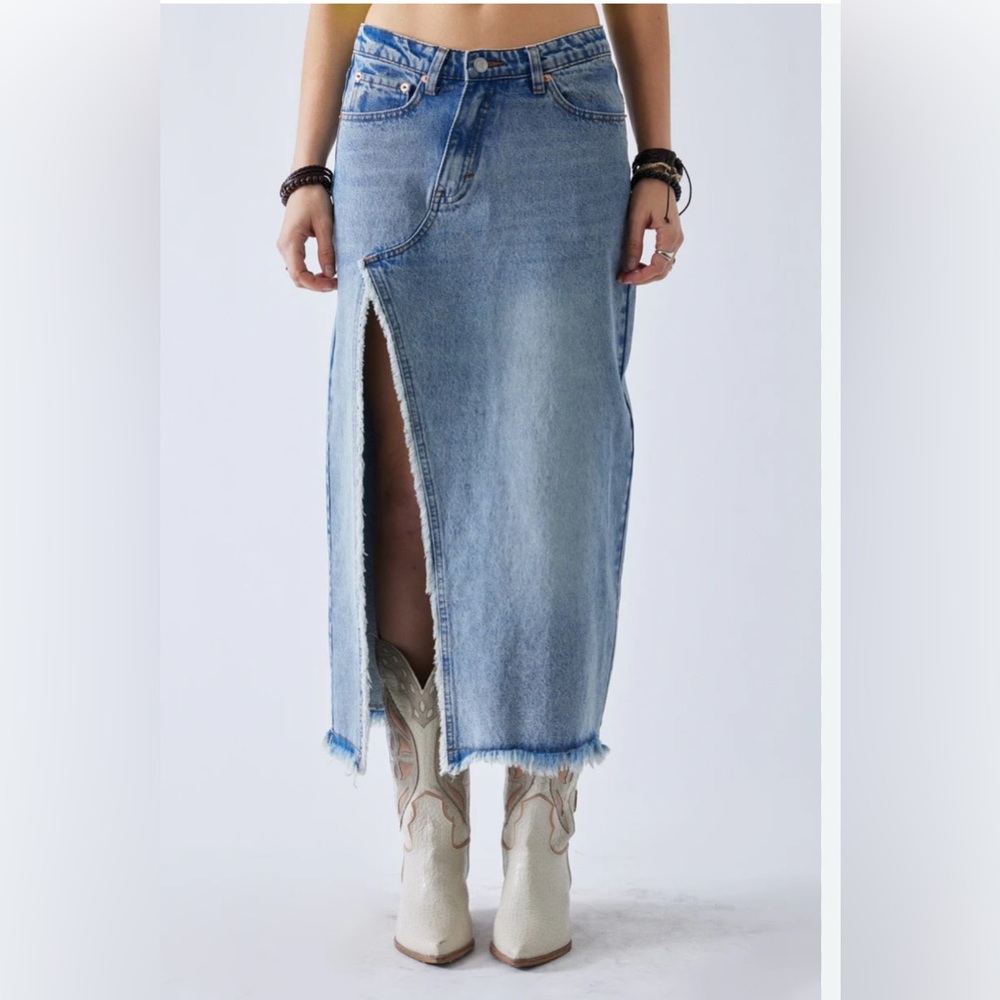 NWT Signature8 Blue Denim Skirt with Front Slit